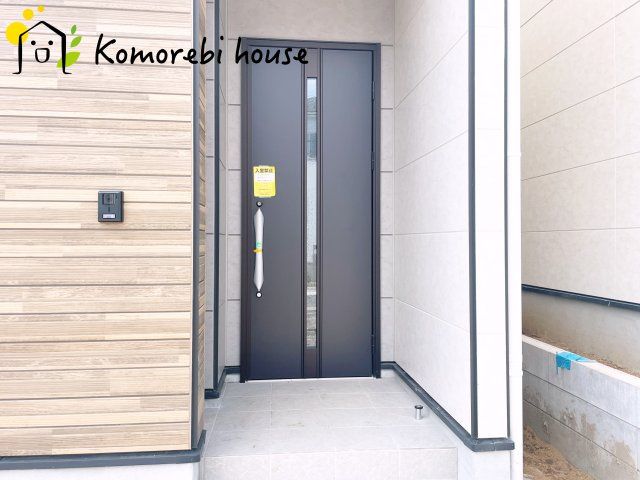 さいたま市見沼区南中丸　17期　新築一戸建て　KEIAI GRACE　02の玄関|落ち着いた玄関です