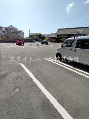 ソレーユ野路の駐車場