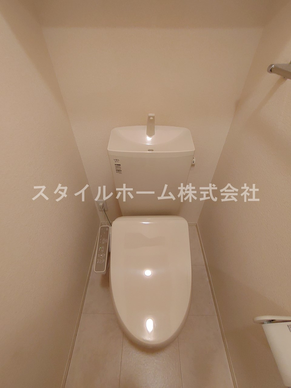 ソレーユ野路のトイレ|同建物内別部屋の写真です。