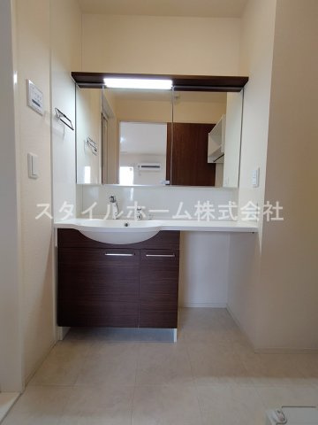 ソレーユ野路の洗面所|同建物内別部屋の写真です。