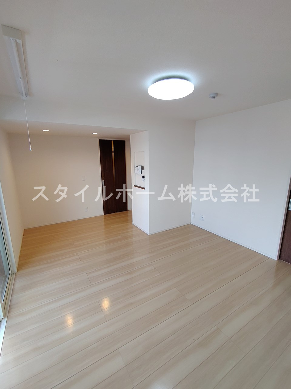 ソレーユ野路の居間・リビング|同建物内別部屋の写真です。