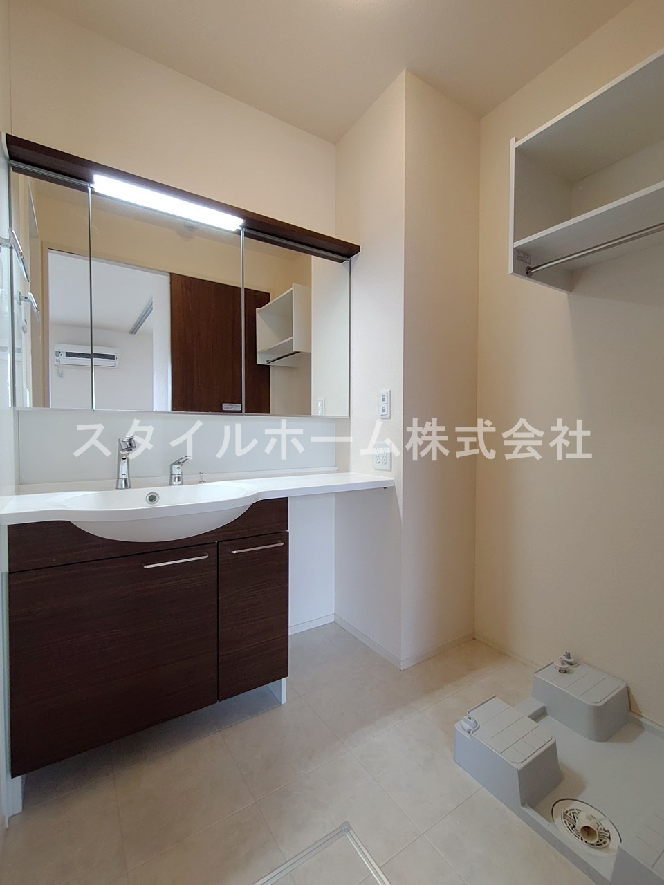 ソレーユ野路の洗面所|同建物内別部屋の写真です。