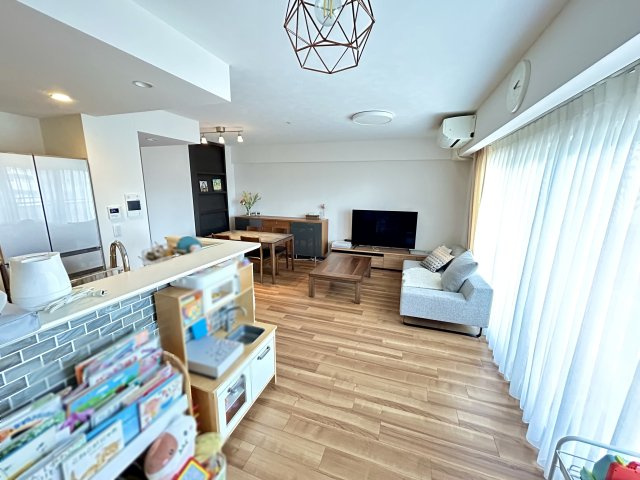 Brillia神戸学園都市の居間・リビング