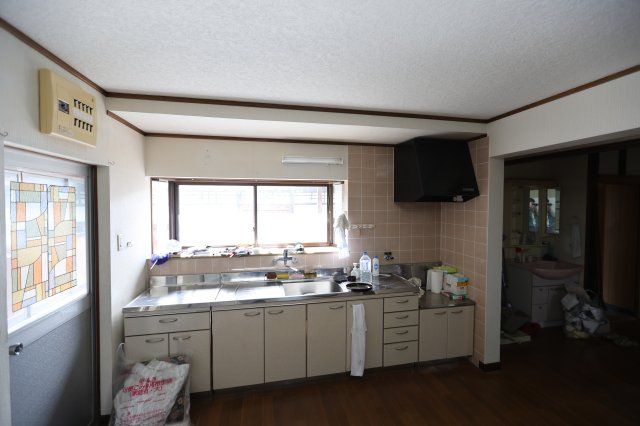 安富町名坂古民家のキッチン|お料理しやすいキッチンです