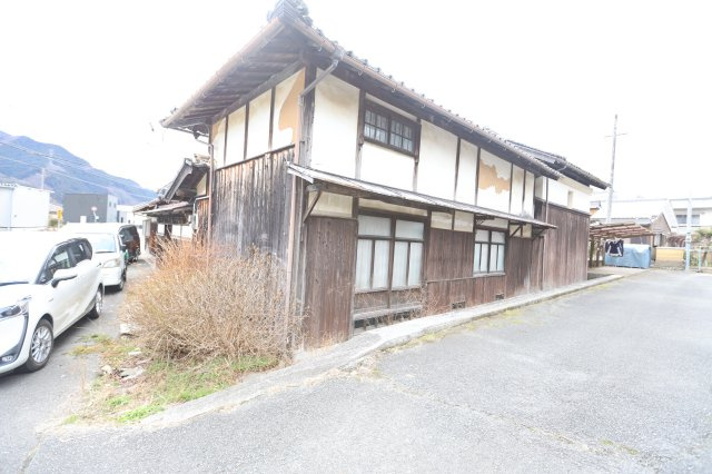 安富町名坂古民家の前面道路含む現地写真|前面道路含む現地写真です