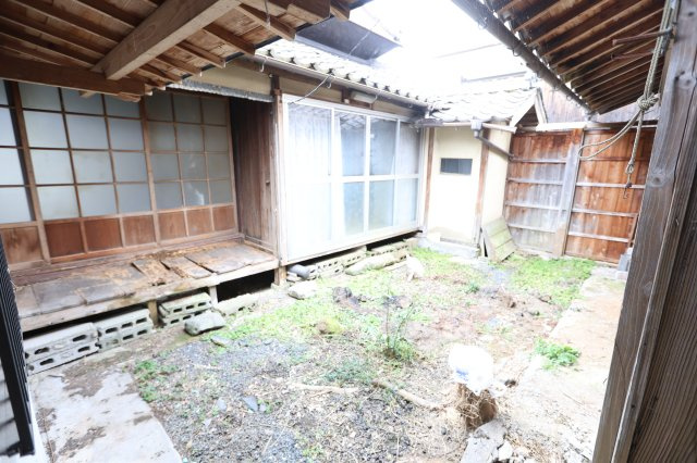 安富町名坂古民家の庭|お庭でゆったりと過ごせます