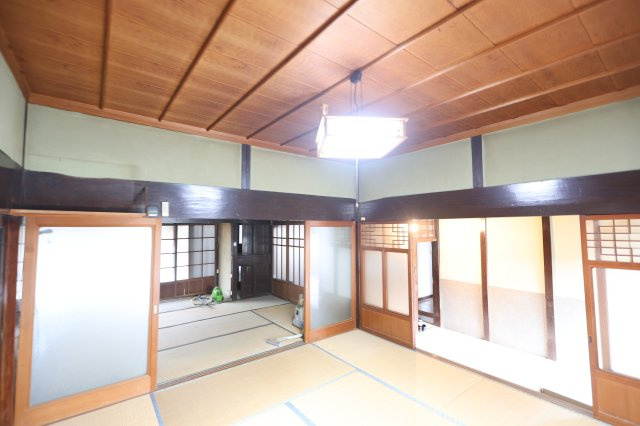 安富町名坂古民家の和室|和室ならではの温かな和の空間で寛ぎの時間を過ごせます