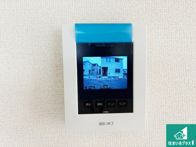 ●奈良市東九条町　第20期　新築一戸建ての防犯設備|カラーモニターインターホン！声だけでなく来訪者の姿や顔がモニターで確認できるので、小さなお子様がいらっしゃるご家庭でも安心できます！