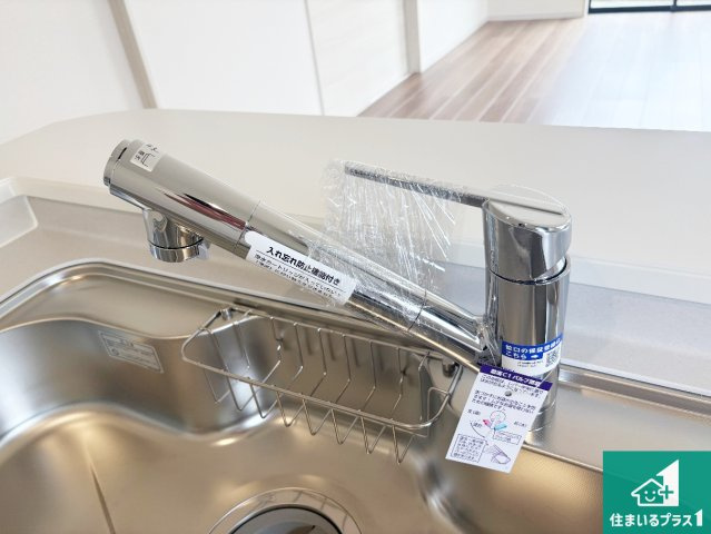 ●奈良市東九条町　第20期　新築一戸建ての設備|浄水器を内蔵！炊飯時、お茶を作る時に安心してお水を使えます！お湯と冷水、浄水と原水、シャワーの切替えもワンタッチです！