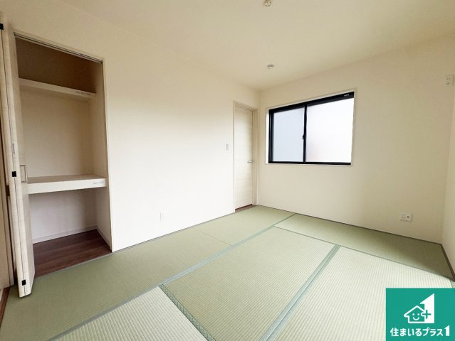 ●奈良市東九条町　第20期　新築一戸建ての和室|一室あると便利な和室は客間としてだけでなく、小さなお子様のプレイルームや食後のくつろぎスペースとしてもご利用いただけます。収納もついていますので大活躍間違いなし！
