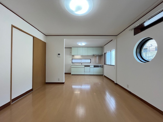 三日市町貸戸建の居間・リビング
