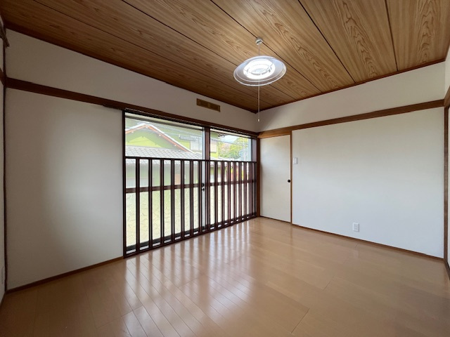三日市町貸戸建の洋室