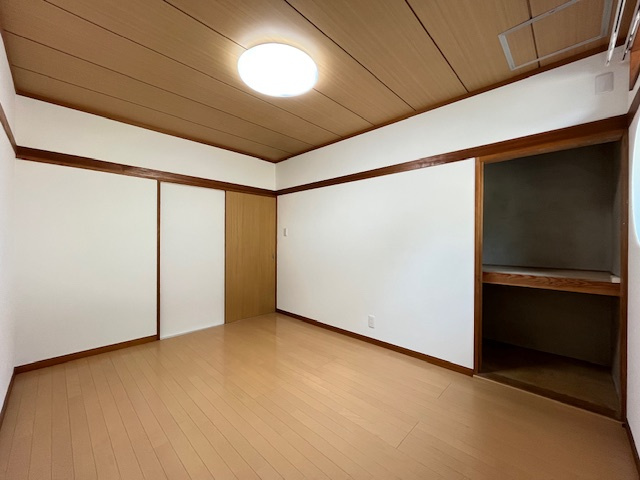 三日市町貸戸建の洋室