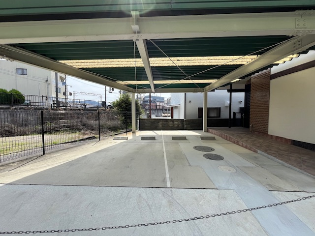 三日市町貸戸建の駐車場
