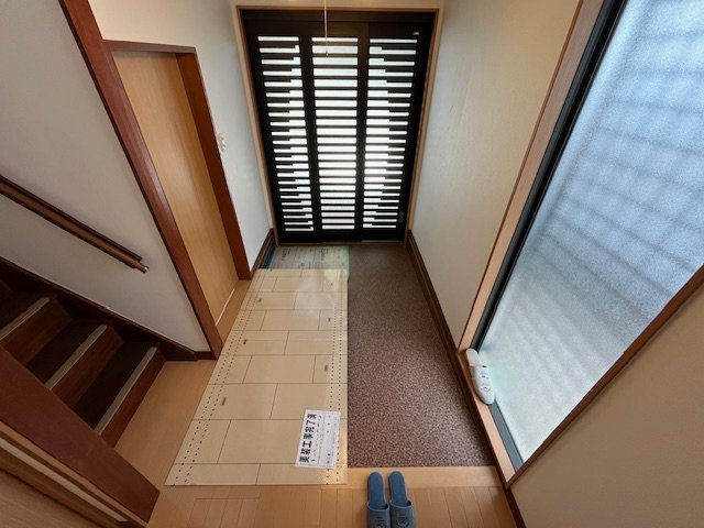 三日市町貸戸建の玄関