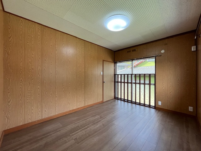 三日市町貸戸建の洋室