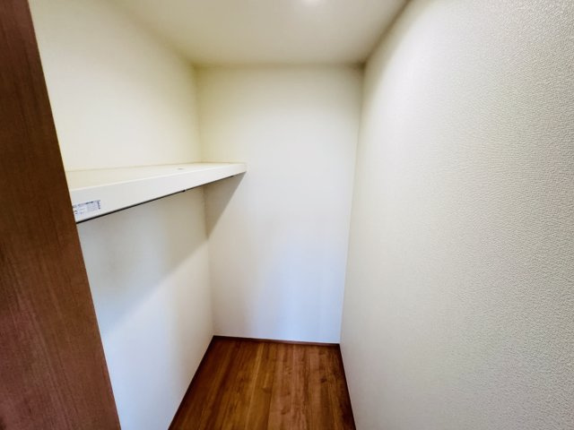 松戸市新松戸６丁目新築戸建【新松戸南小学校：4分】の収納|6.25帖洋室・ウォークインクローゼット