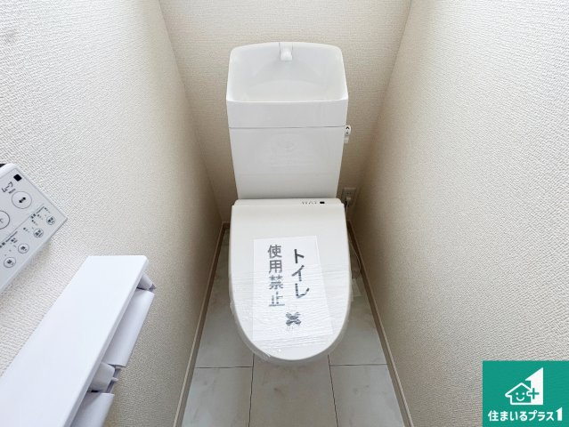 ●奈良市東九条町　第20期　新築一戸建てのトイレ|1・2階の2ヶ所にあるので、朝の忙しい時間の順番待ちもなく、深夜の利用にも大変便利です。