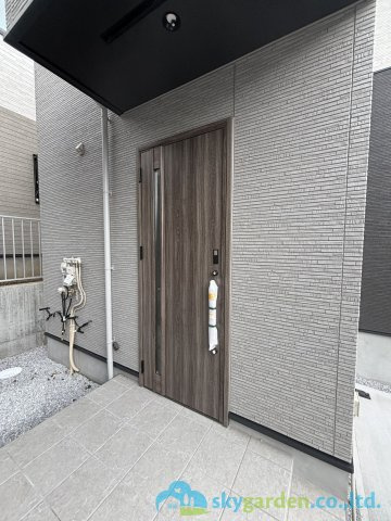 秦野市戸川第3　新築戸建　全5棟2号棟の玄関