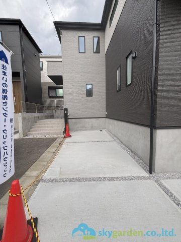 秦野市戸川第3　新築戸建　全5棟2号棟の駐車場
