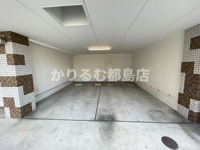ウインズコート天神橋の駐車場