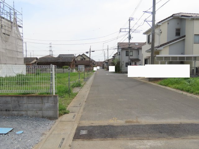 鶴ヶ島市中新田新築戸建の前面道路含む現地写真