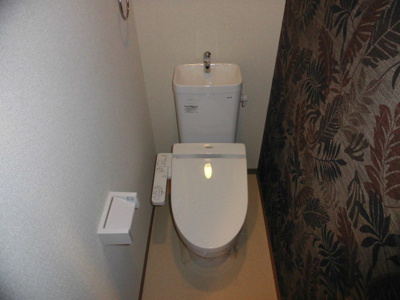 【トイレ】 | フジパレス下新庄２番館 | オシャレな壁紙のトイレですね
