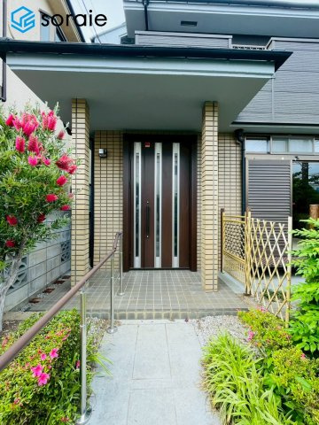 所沢市上新井５丁目　中古戸建の玄関|令和8年5月14日撮影。