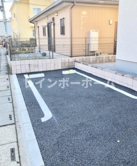 クレイノカーサ　カリーナの駐車場