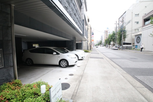 プレサンス名古屋STATIONルミアスの駐車場