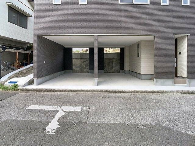 貸家（朝倉己）Ｙ邸の駐車場|2026年3月撮影※現況を優先し… 