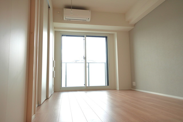 Ｊ．ＧＲＡＮ　Ｃｏｕｒｔ　品川西大井ＷＥＳＴの居間・リビング|※写真は同タイプ住戸です。