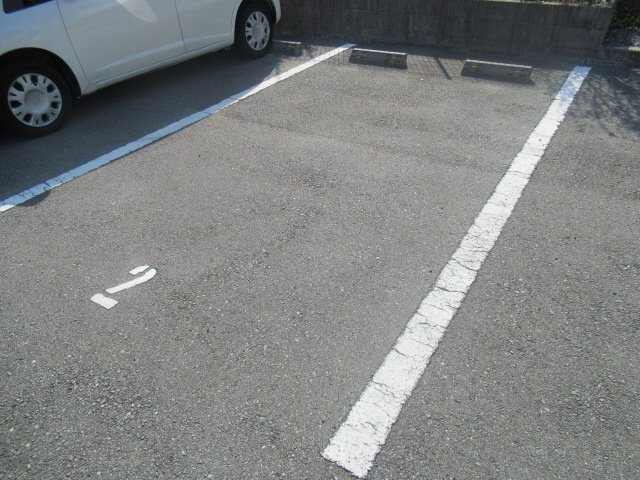 レオネクストポムールⅠの駐車場