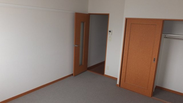 三田市下井沢のアパートの寝室|１Fフローリング