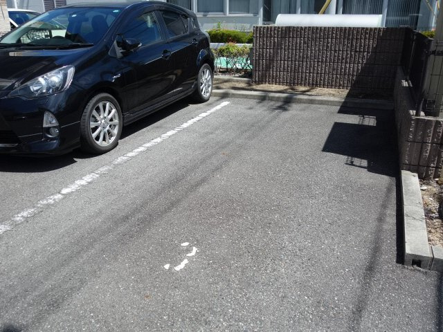明石市田町２丁目のアパートの駐車場
