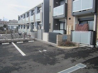 レオネクストポムールⅡの駐車場