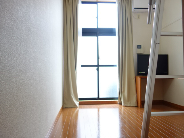明石市松江のアパートの子供部屋