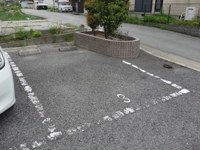 明石市松江のアパートの駐車場