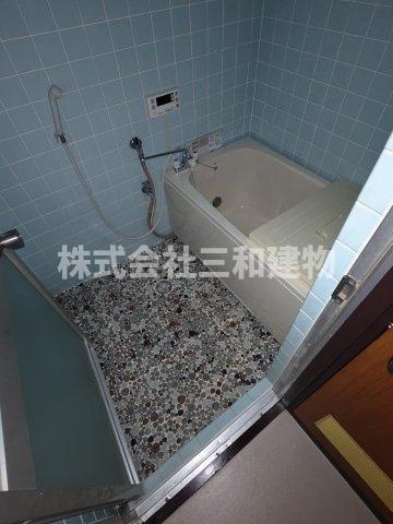 こがねビルの浴室