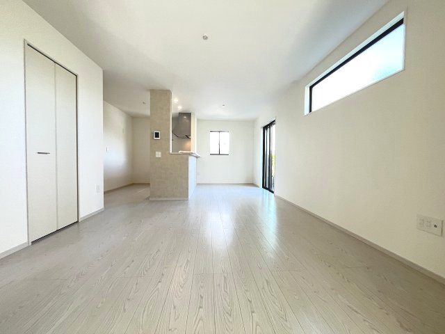 【居間・リビング】 | 福岡市西区千里5期　1号棟（全1棟）【仲介手数料無料・0円】 | 現地写真。