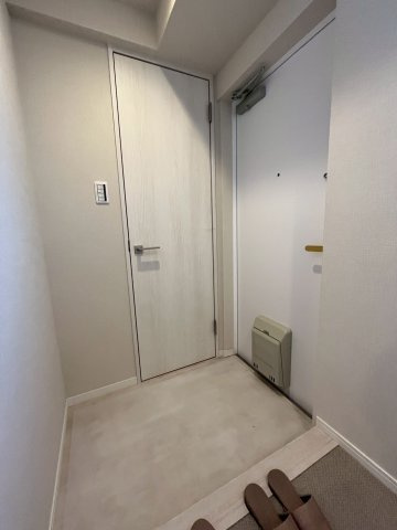 ライツ富士見台の玄関|玄関にはシューズインクローゼット付き！ブーツの収納もここで解決！

現地ご見学希望・資料請求などお気軽にお問い合わせ下さい！
03-5990-5201