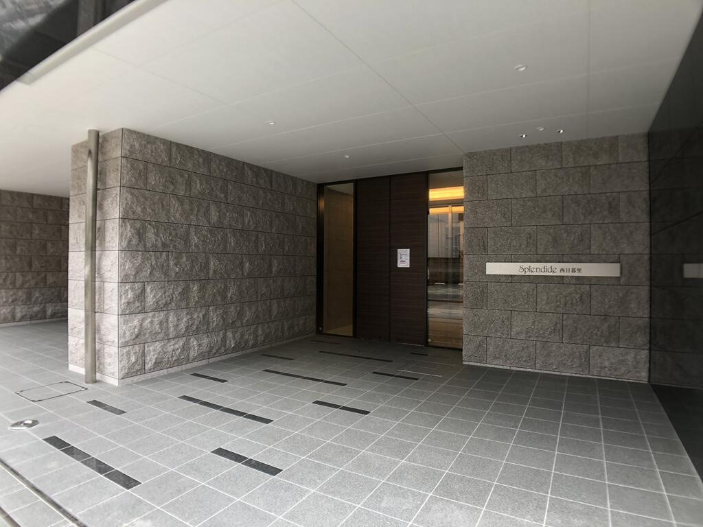 スプランディッド西日暮里のエントランス