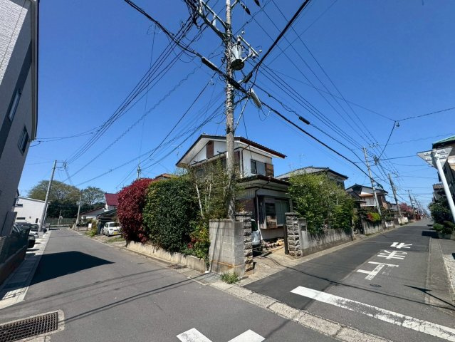 -三丁目不動産-　深谷市上野台　東南角地の前面道路含む現地写真