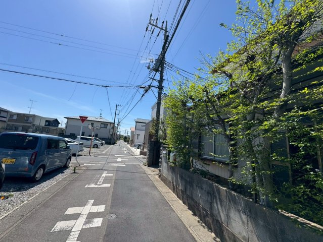 -三丁目不動産-　深谷市上野台　東南角地の前面道路含む現地写真
