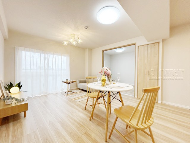 【居間・リビング】 | パシフィック中野 | 広くスペースをとってあるLDK。この空間に、どのように家具を配置していくのかを考えるのが、住宅購入時のなによりの楽しみです。～即日のご見学可能～　お問合せはお気軽にどうぞ。
