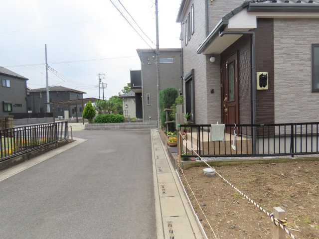鶴ヶ島市下新田売地の前面道路含む現地写真
