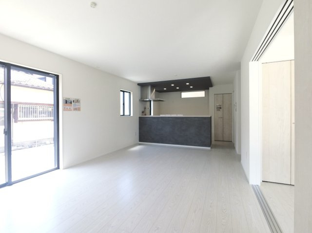 鳥栖市姫方町5期　1号棟の居間・リビング|こちらの居間で趣味の時間をお楽しみください