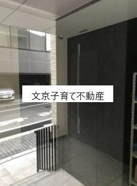 ザ・パークハビオ早稲田の駐車場