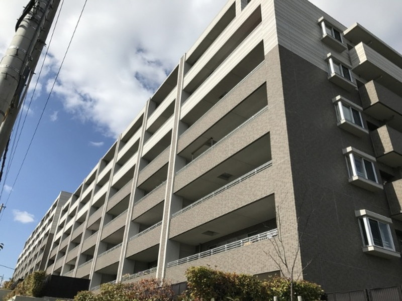 クレアヒルズ千里津雲台の外観