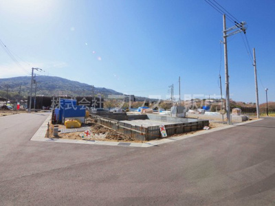 【その他】 | 生駒市中菜畑２丁目の新築一戸建 全６区画  | 現地写真（建物の基礎工事中に撮影したものです）※現地に係員は常駐しておりません。